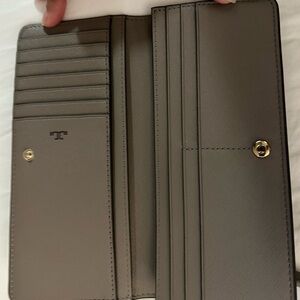Tory burch slim wallet.